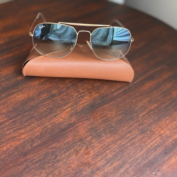 Ray-ban sunglasses - Picture 3 of 9